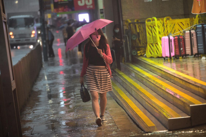 香港以東海域的雨區正逐漸靠近。資料圖片