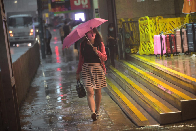 香港以东海域的雨区正逐渐靠近。资料图片