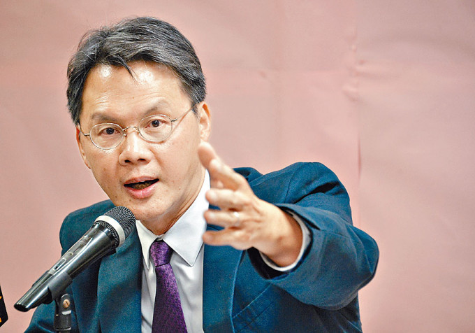 番禺会所华仁小学校长陈冈，提早于明年四月离任。