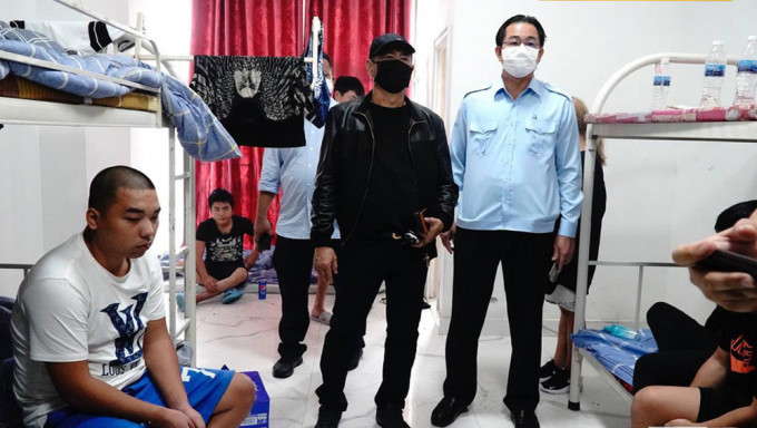 西港警方解救遭販賣和拘禁的外國人。FB圖