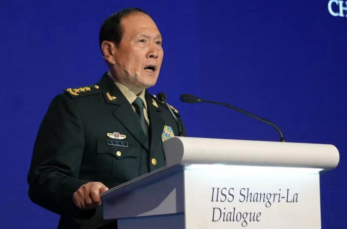 中國國防部長魏鳳和率團赴新加坡參加香格里拉對話會。