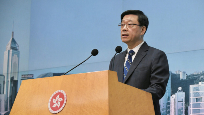 李家超表示，本届论坛适逢共建「一带一路」倡议10周年，又是香港在疫情后首次以全实体形式举办，意义重大。陈浩元摄