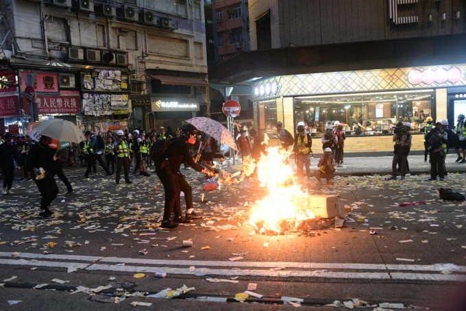 警方指市面非常危險。