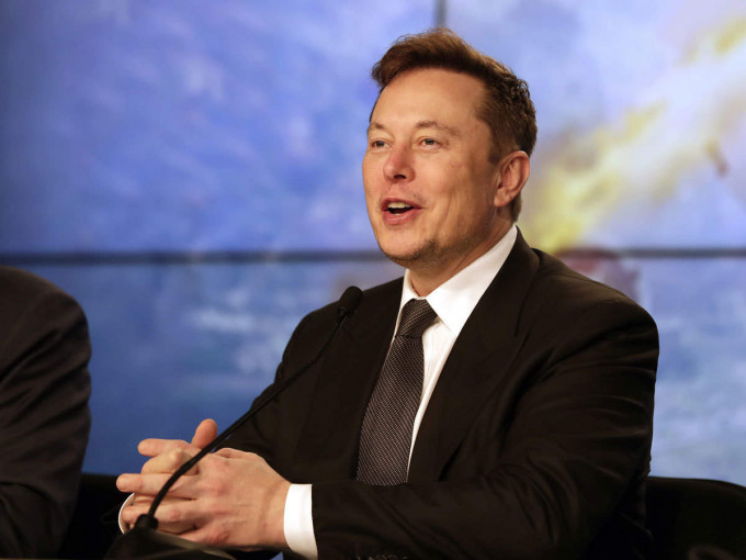 马斯克（Elon Musk）日前又发出震撼市场的推文，他表示「考虑离职」，想转做全职网红（KOL）。AP