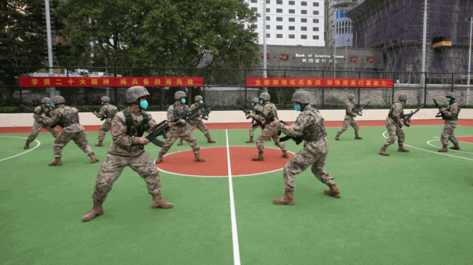解放军驻香港部队举行2023年度开训动员。