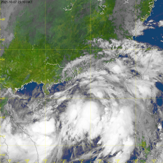 位于南海中部的热带气旋会在今明两日移向海南岛一带。天文台