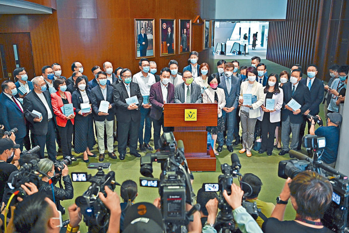 立法會議員相信完善選舉制度後，香港有條件發展經濟及改善民生。