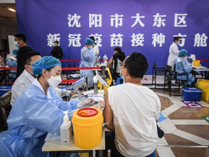 瀋陽市大東區新冠疫苗接種方艙接種工作正式開始。新華社