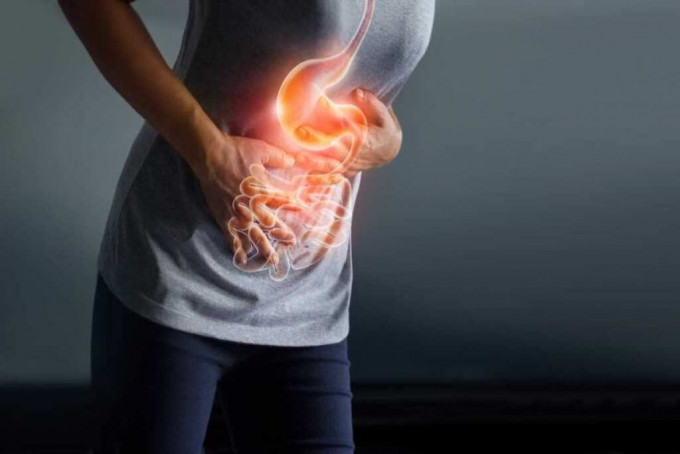 胃癌的早期症狀包括腹脹、胃部不適和消化不良。 istock[示意圖]