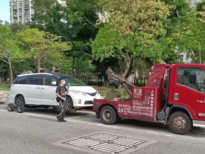 警方新界北總區一連兩日在區內採取打擊違例泊車的執法行動。警方圖片