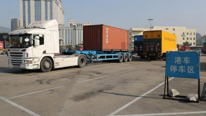 深圳南山再有两名跨境货车司机涉疫违规被立案。资料图片