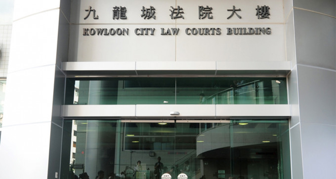 一名承建商因注册到期后仍进行工程，早前在九龙城法院被定罪及罚款。