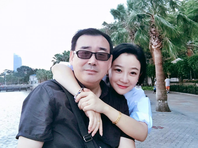 杨恒均涉间谍罪受审，图为他与妻子袁瑞娟的合照。AP