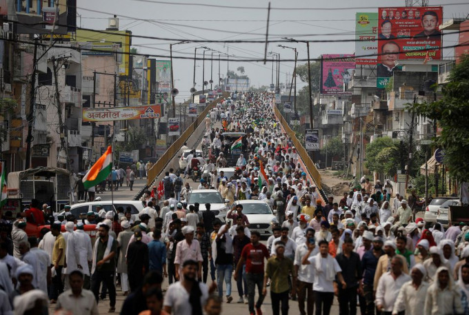 数以十万计农民在北方邦参与示威。路透社图片