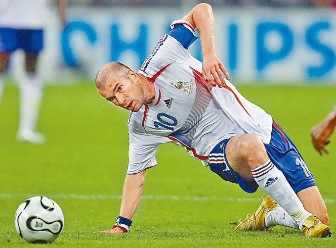 法國歷史上兩度捧走歐國盃，都是靠天才進攻中場柏天尼和施丹（圖）食胡。