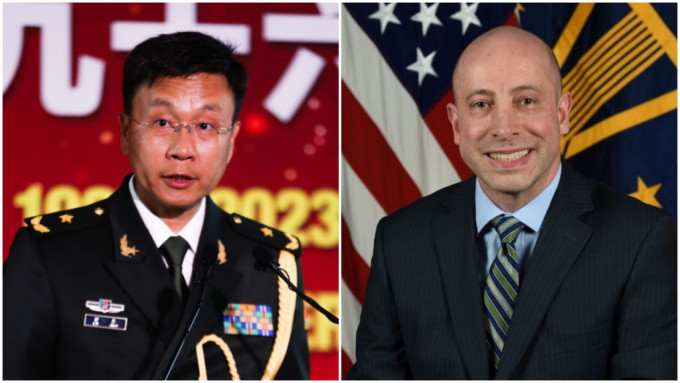 中国驻美武官刘展沙将(左)和美国国防部副助理部长蔡斯(右)会面。