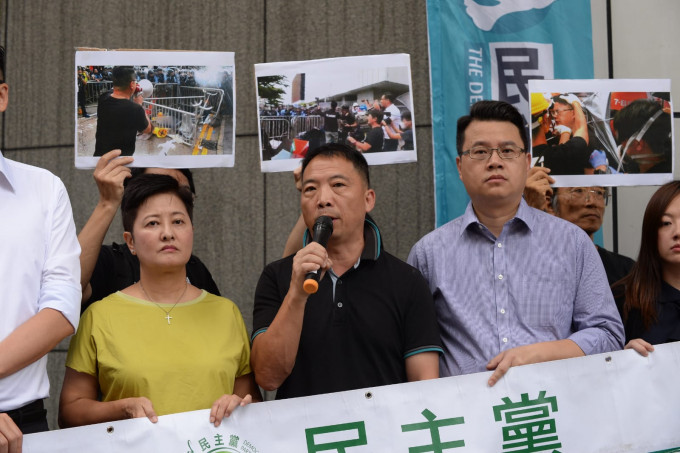 胡志偉(中)說，金鐘衝突設調查委員會是政府解政治困局方法。