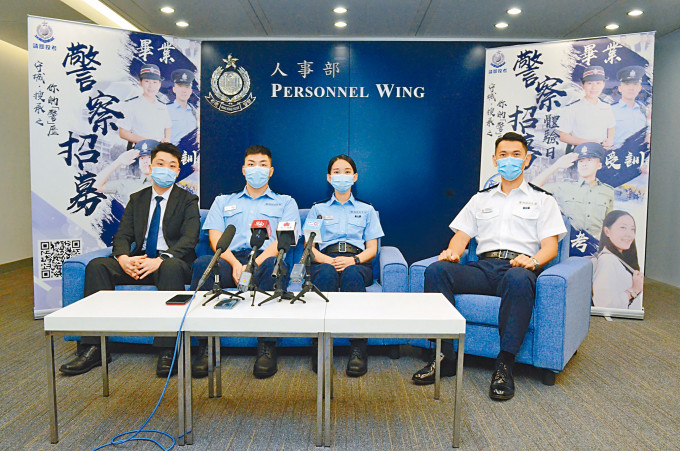 （由右至左）警司陳純青、女警Mona、警員阿肥及投考者阿熙，呼籲有志從警者報名出席招募及體驗日。