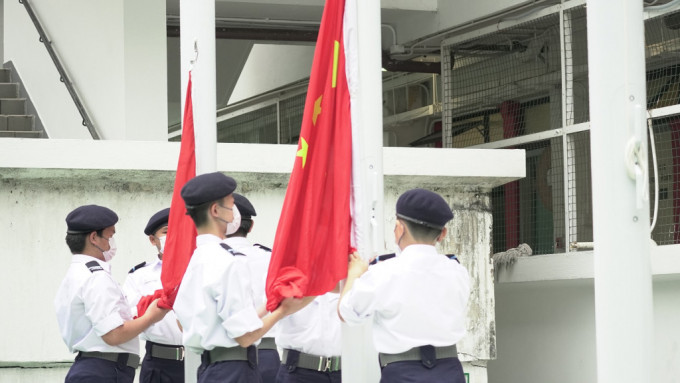 入境处的入境事务学院为联合升旗队提供专业的升国旗和区旗训练