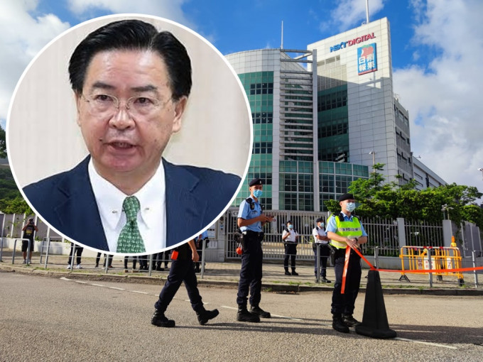 台湾的外交部长吴钊燮(小图、网图)对《苹果日报》高层被捕感到愤怒。