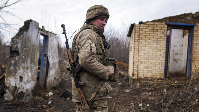 普京指已授权在乌克兰东部顿巴斯地区展开特别军事行动。AP资料图片