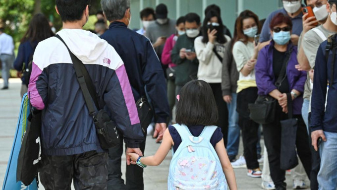 陳彥慧表示，家長可盡快協助子女回復正常的生活日程和活動。資料圖片