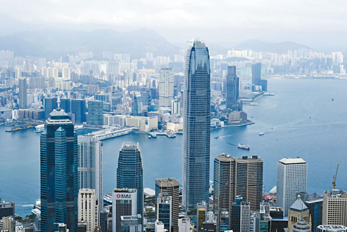 美銀把香港2022年GDP增長預測，從2.4%下調至2.2%。