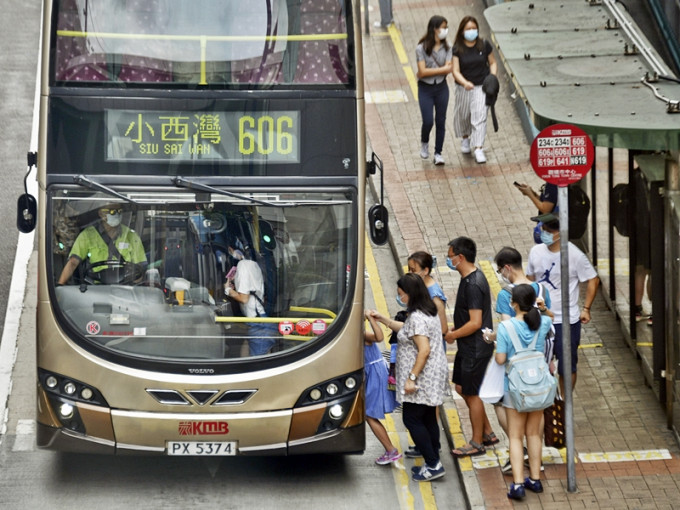 九巴及专线小巴商会欢迎政府强制公共交通乘客戴口罩。资料图片