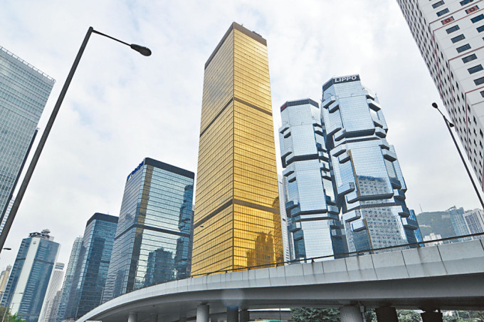 遠東金融中心23樓2室，以7189萬易手，6年帳面虧損9%。