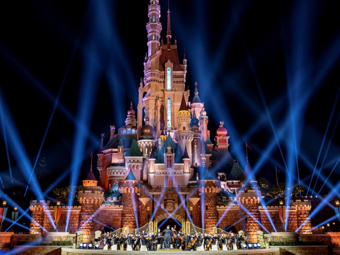 香港迪士尼樂園舉行首場奇妙交響夜演出。
