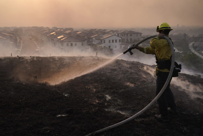 加州山火已造成2名消防人員受傷。AP圖片