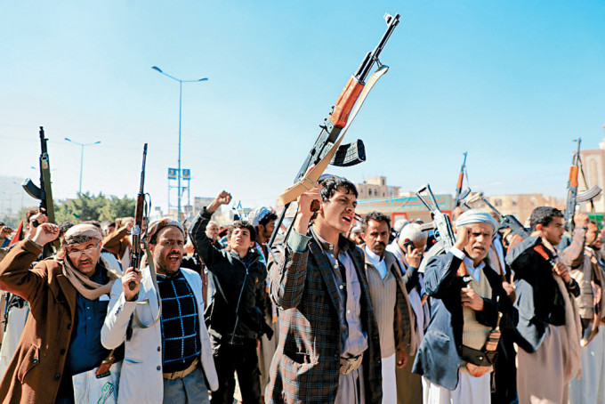也門胡塞武裝分子周四在首都薩那遊行，聲援巴勒斯坦人。
