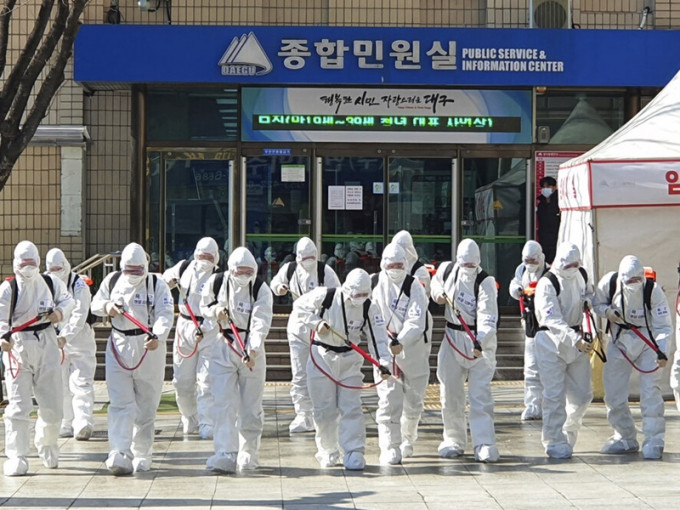 南韩宣布进入24小时戒备状态。AP
