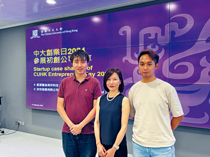 陳柏泉（左）指，「SwimNet」可以分析泳客異常停留時間及危險姿勢，從而評估遇溺風險，有助預防遇溺意外發生。旁為吳潔純（中）。