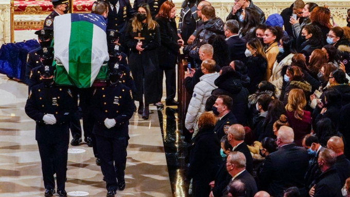 丧礼在曼克顿圣帕特里克教堂举行。AP