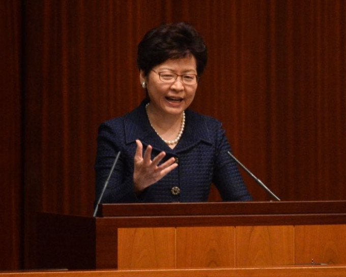 议员忧劏房户未受惠补贴，林郑表示无电表无办法。
