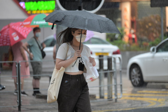 珠江口一带雷雨区发展。资料图片