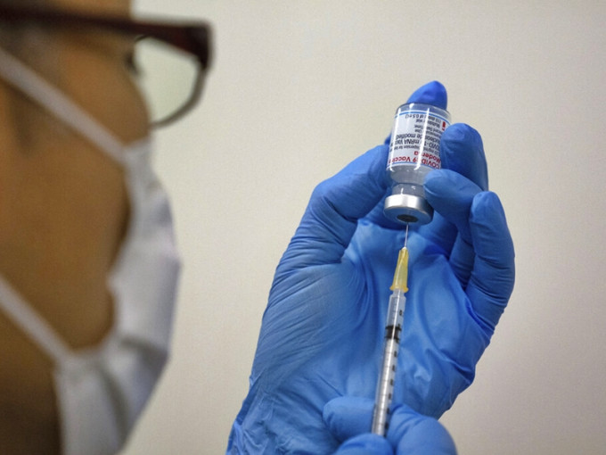 日本一名70多歲的老婦一天被誤接種兩次新冠疫苗。AP圖片（示意圖）
