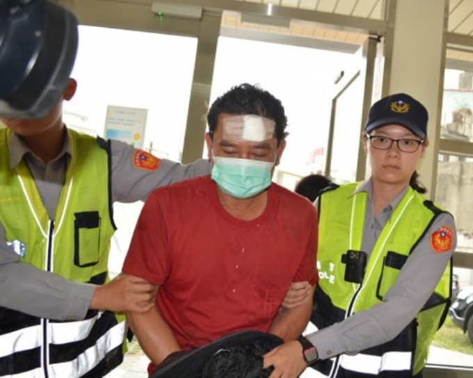 黃男頭部也受傷被警方拘捕。自由時報
