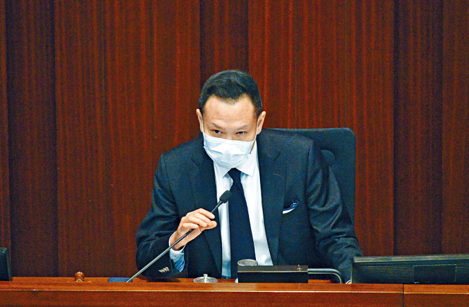 主持內會會議的郭榮鏗又受抨擊。