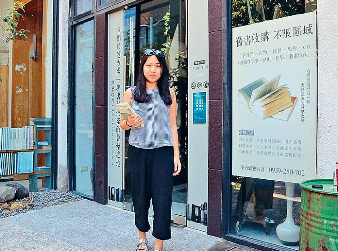 在台灣求學期間，葉秋弦常逛二手書店。