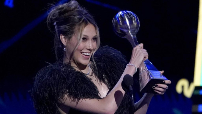 谷爱凌在颁奖礼上用中文感谢支持者。AP