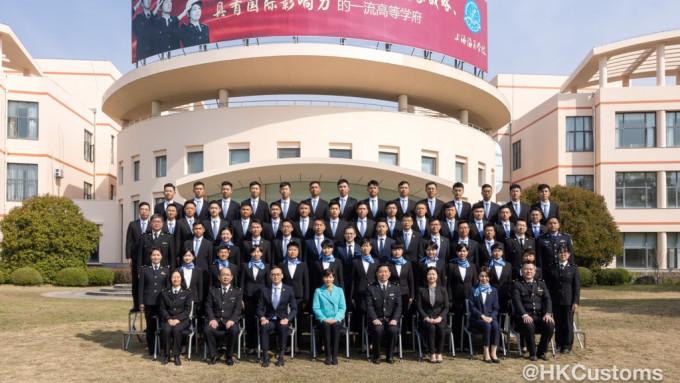 海关关长何佩珊等带领43名新入职督察学员赴沪，参加国情及内地关务研习班。海关fb