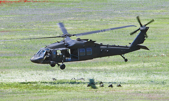 美国「黑鹰」直升机。