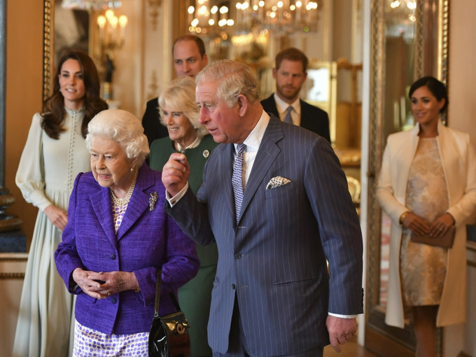 哈里和梅根夫妇在专访中，不断指控皇室和英媒，当中谈及有皇室成员讨论他们的儿子阿奇会因肤色问题而不获封王子名衔一事，更震惊全球。AP