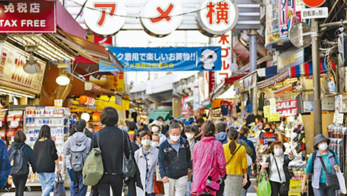 日本每年吸吸不少游客前往观光购物。