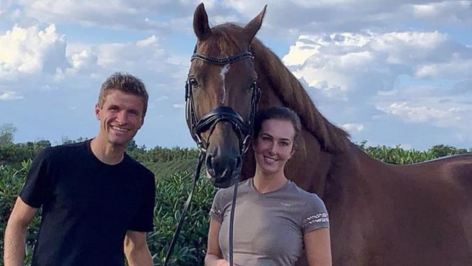 汤马士梅拿两夫妇均喜欢养马。汤马士梅拿Instagram图片