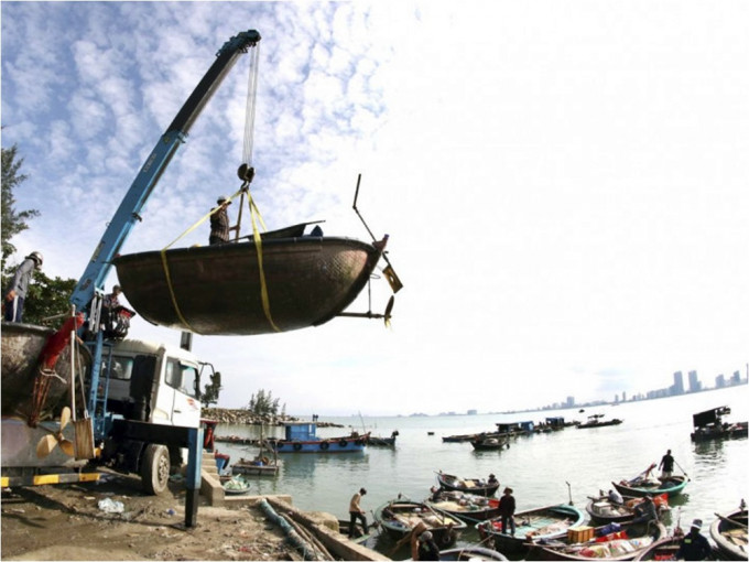港府從賑災基金批出2項共563萬元的撥款，援助越南水災災民。AP資料圖片