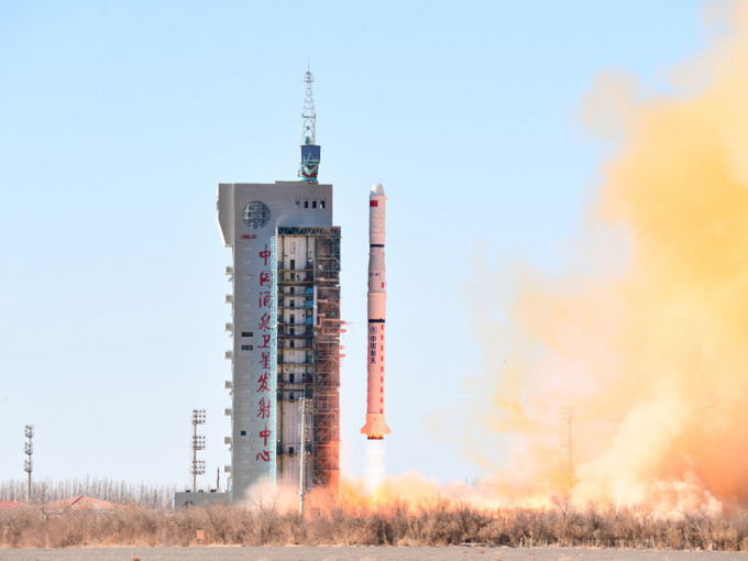 中國成功發射遙感三十一號02組衛星。（新華社圖片）