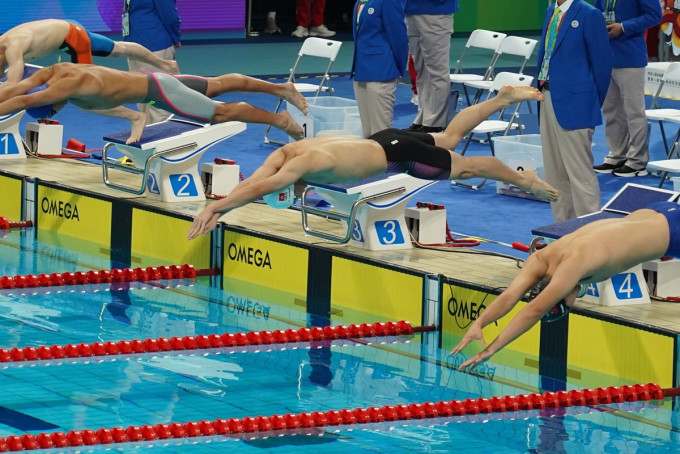 黄汉彦在全国第11届残运会暨第八届特殊奥运会男子S14级200米自由泳项目勇夺金牌。